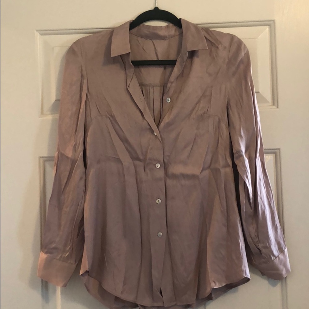Blouse with buttons. Silk like material - mauve